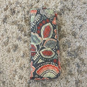 Vera Bradley curling and flat iron cover- Nomadic Floral